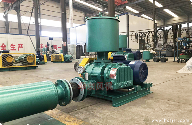 羅茨風(fēng)機001.jpg 羅茨風(fēng)機001.jpg